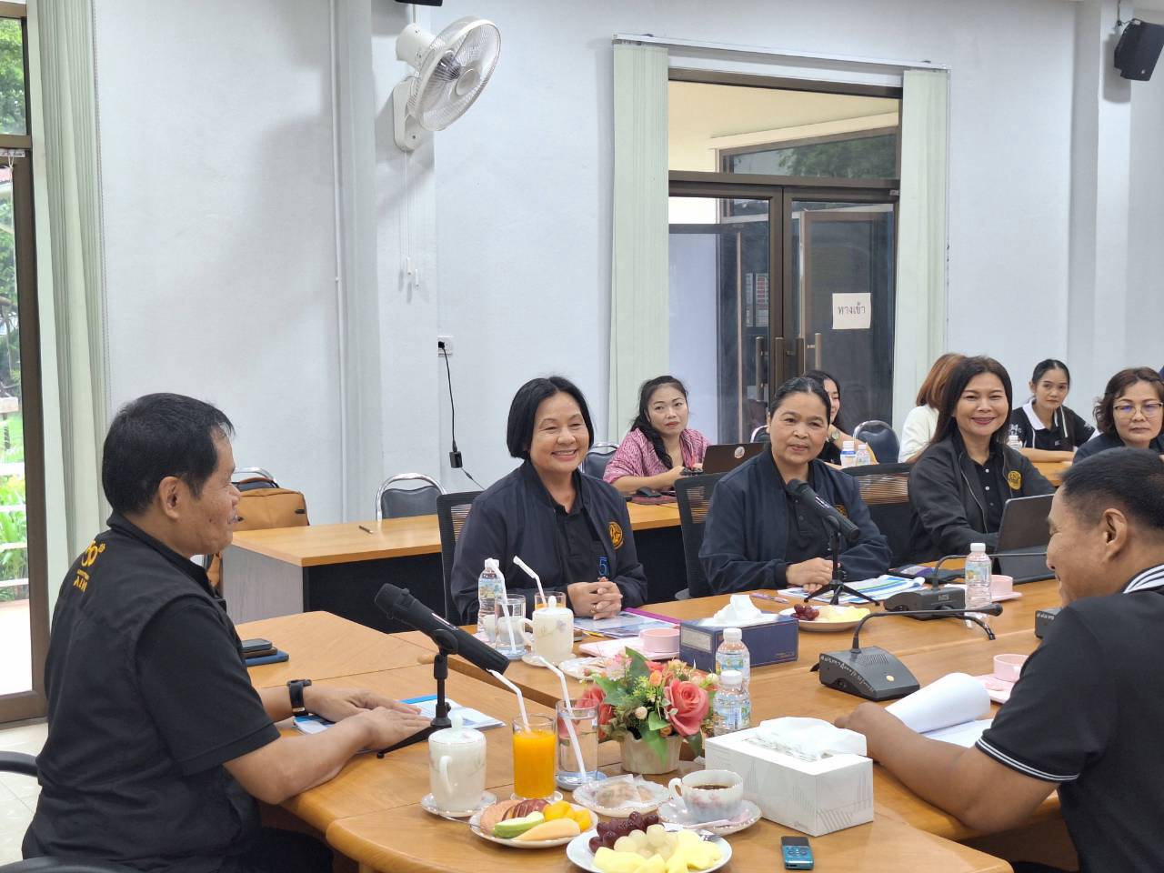 title - ผู้ตรวจราชการ ส.ป.ก. ลงพื้นที่จังหวัดขอนแก่น ประชุมติดตามความก้าวหน้าผลการดำเนินงาน พร้อมตรวจเยี่ยมให้กำลังใจกลุ่มวิสาหกิจชุมชนสมุนไพรไผ่คำ 39 